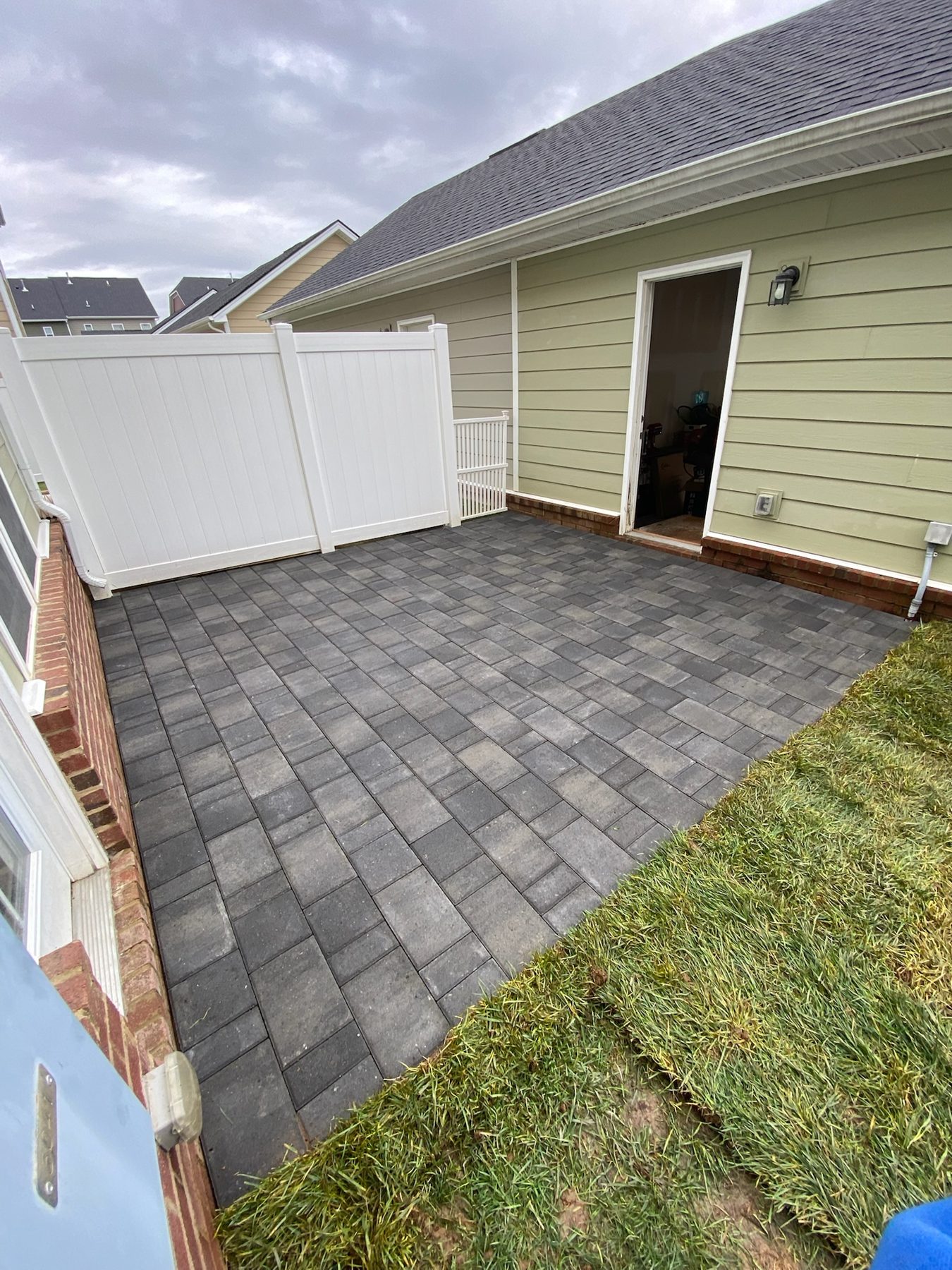 Paver patio with clean stone borders installed by Rios Landscaping